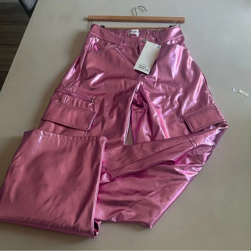 No Boundaries  Metallic Pink Wide Leg Cargo Pants. Size 8-10 - Picture 8 of 10